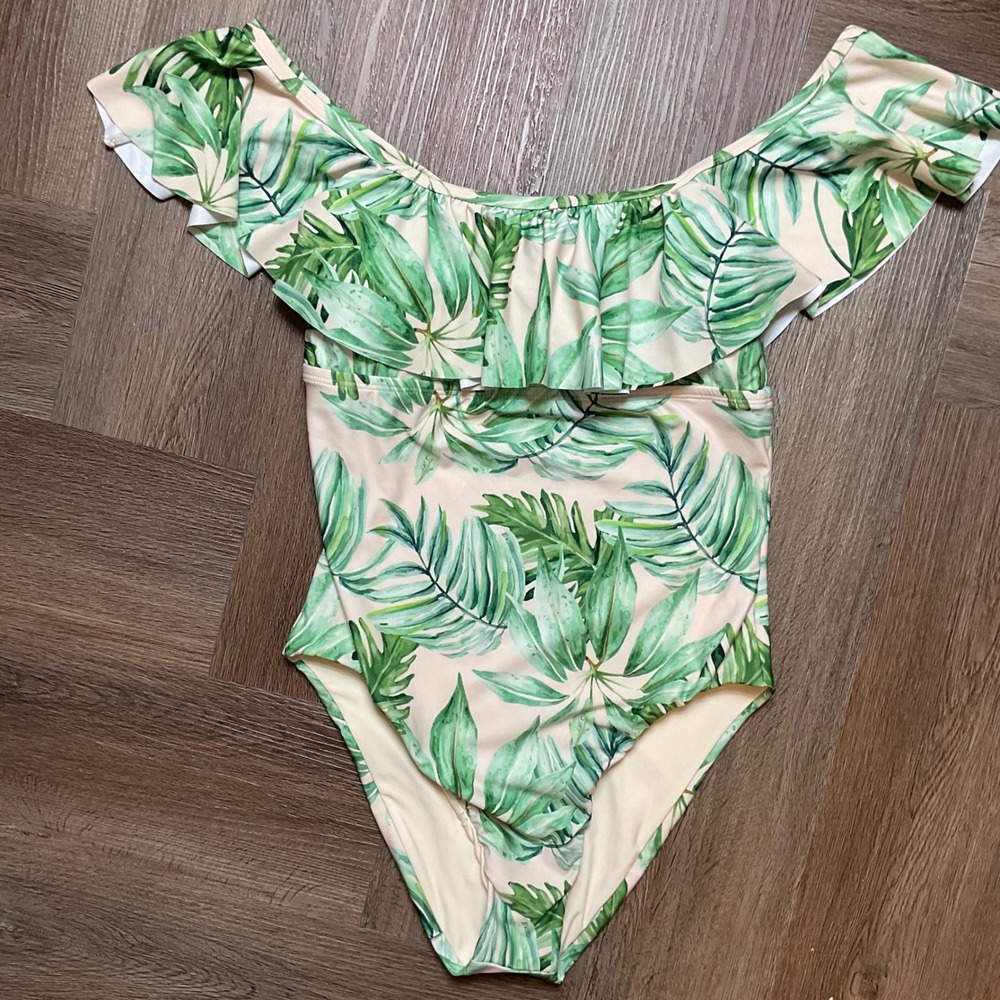 Gianni Bini Off Shoulder Boho Ruffle Leaf One Piece‎ Swimsuit Womens Medium Pink